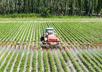 z6com人生就是搏3WPQ-5000型⾼地隙牵引式喷杆喷雾机